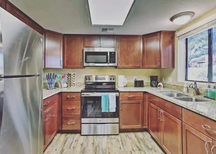 Holiday home Relaxing Retreat - Walk To Shops & Trails