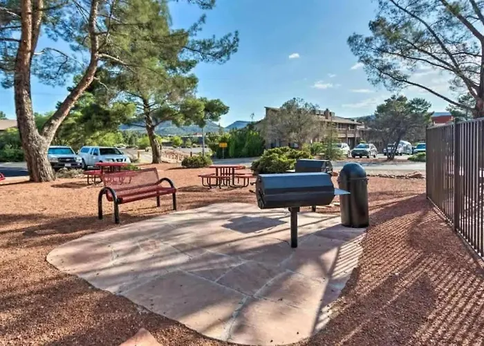 Relaxing Retreat - Walk To Shops & Trails Holiday home